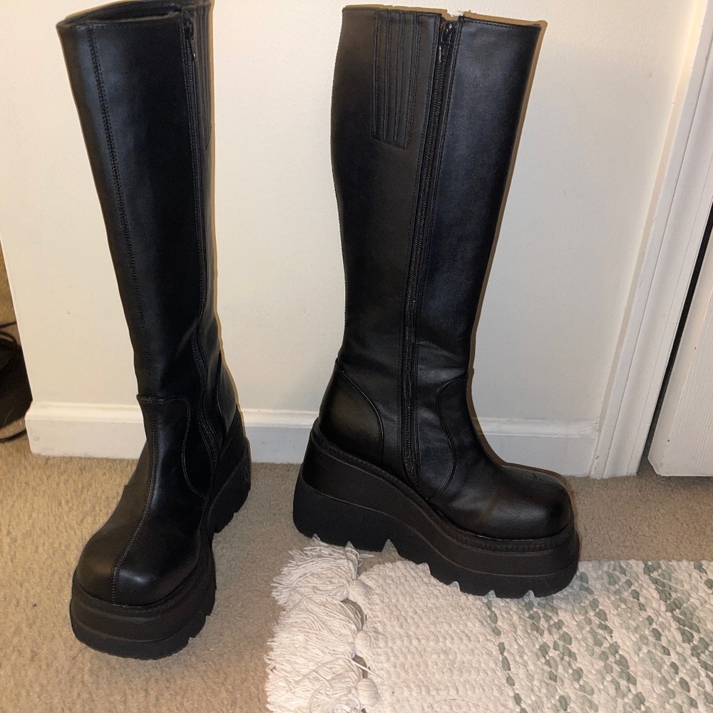 Demonia Shaker-100 platform boots